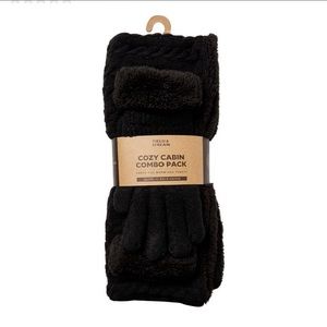 āļø3ļøā£forš²3ļøā£0ļøā£! Hat & Scarf Set!